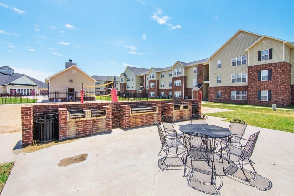 2909 oliver off campus apartments near wichita state university grilling stations and picnic area